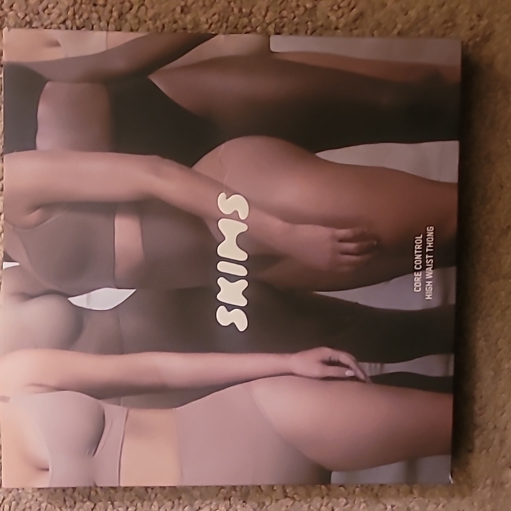 Skims core control thong in cocoa and small